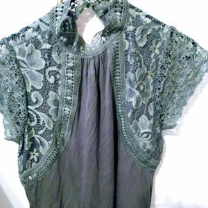 Ladies size Medium Cable & Guage olive green top